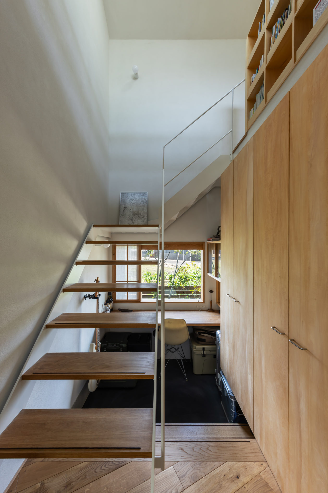階段を中心に居場所が繋がる吹抜けを持つ「高屋の家」 | バウムスタイルアーキテクト | 岡山倉敷デザイン住宅設計事務所
